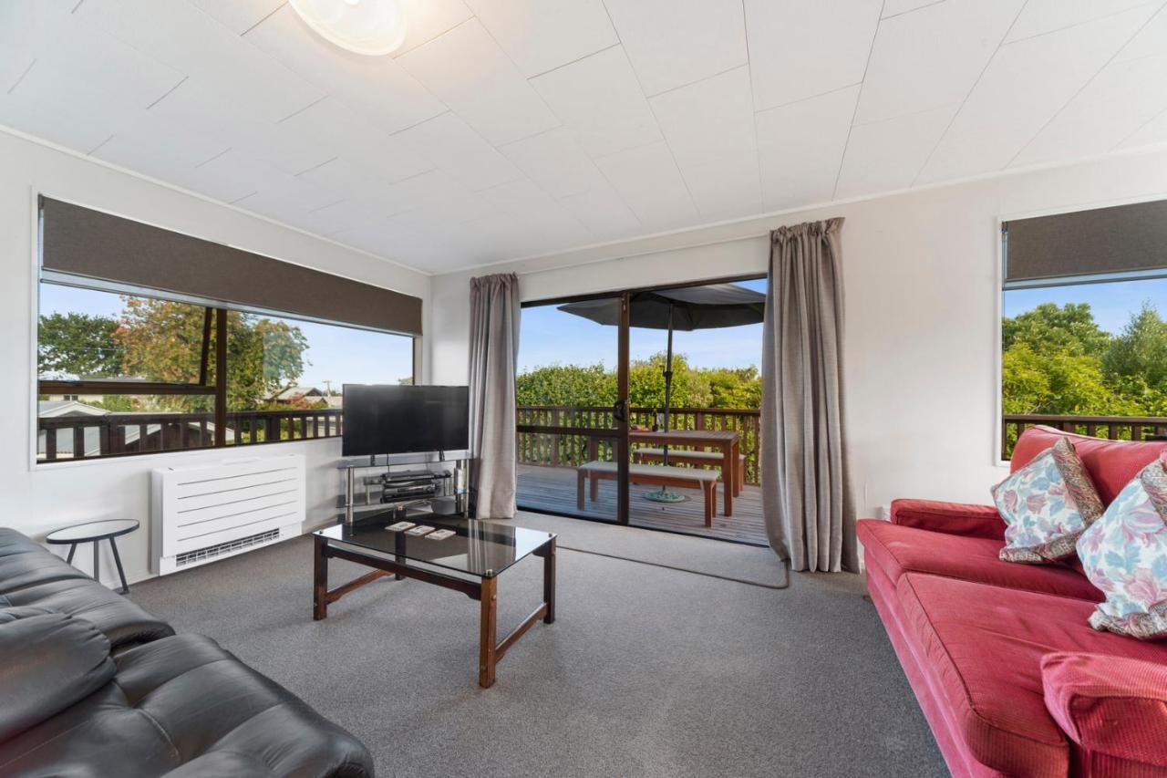 Rainbow Lake House - Lake Taupo Holiday Home Eksteriør bilde