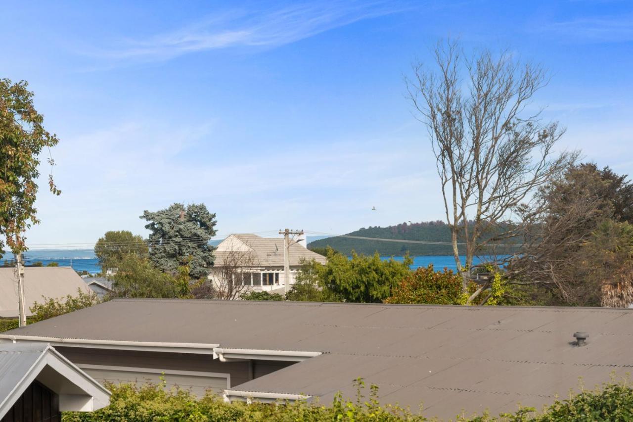 Rainbow Lake House - Lake Taupo Holiday Home Eksteriør bilde