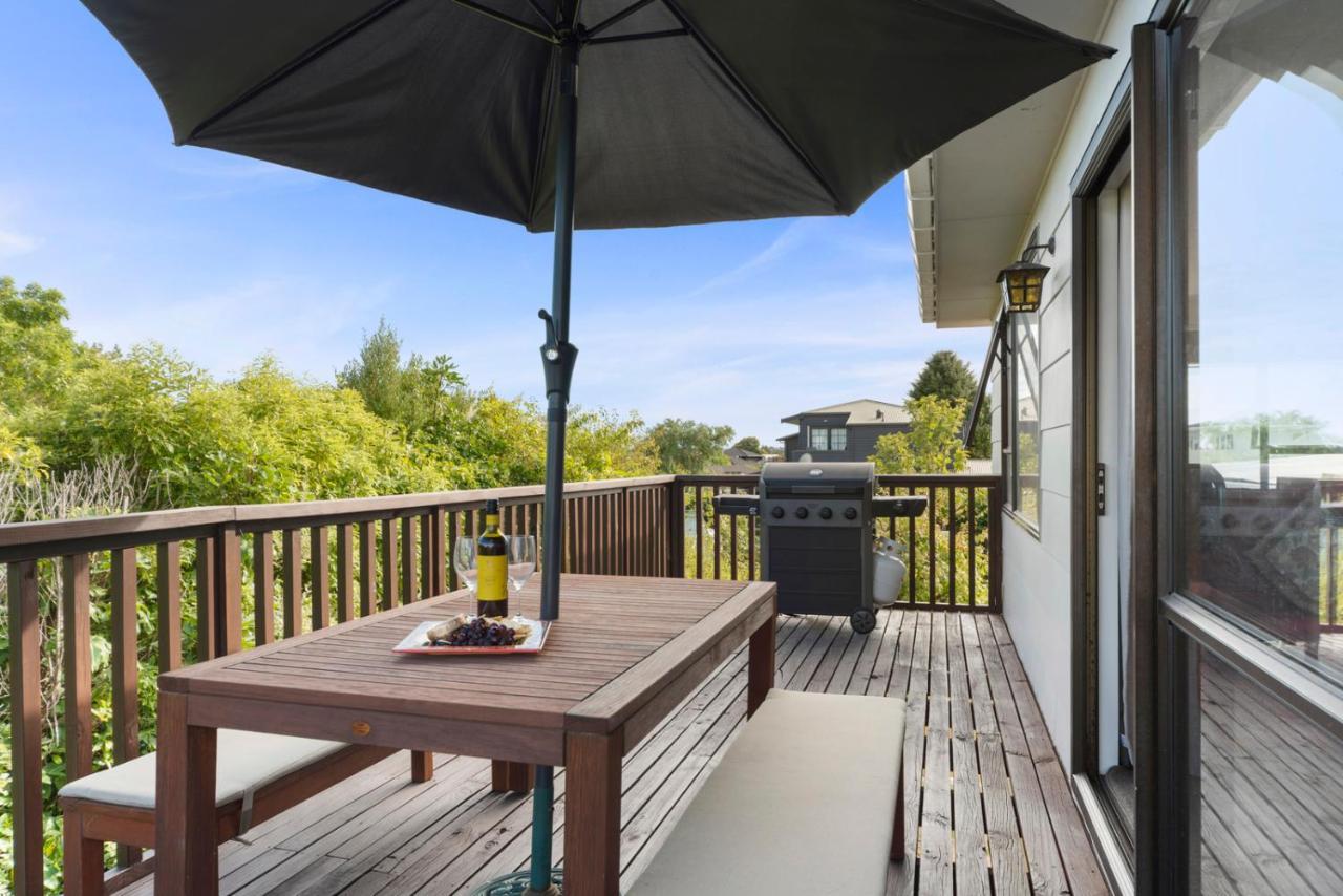 Rainbow Lake House - Lake Taupo Holiday Home Eksteriør bilde