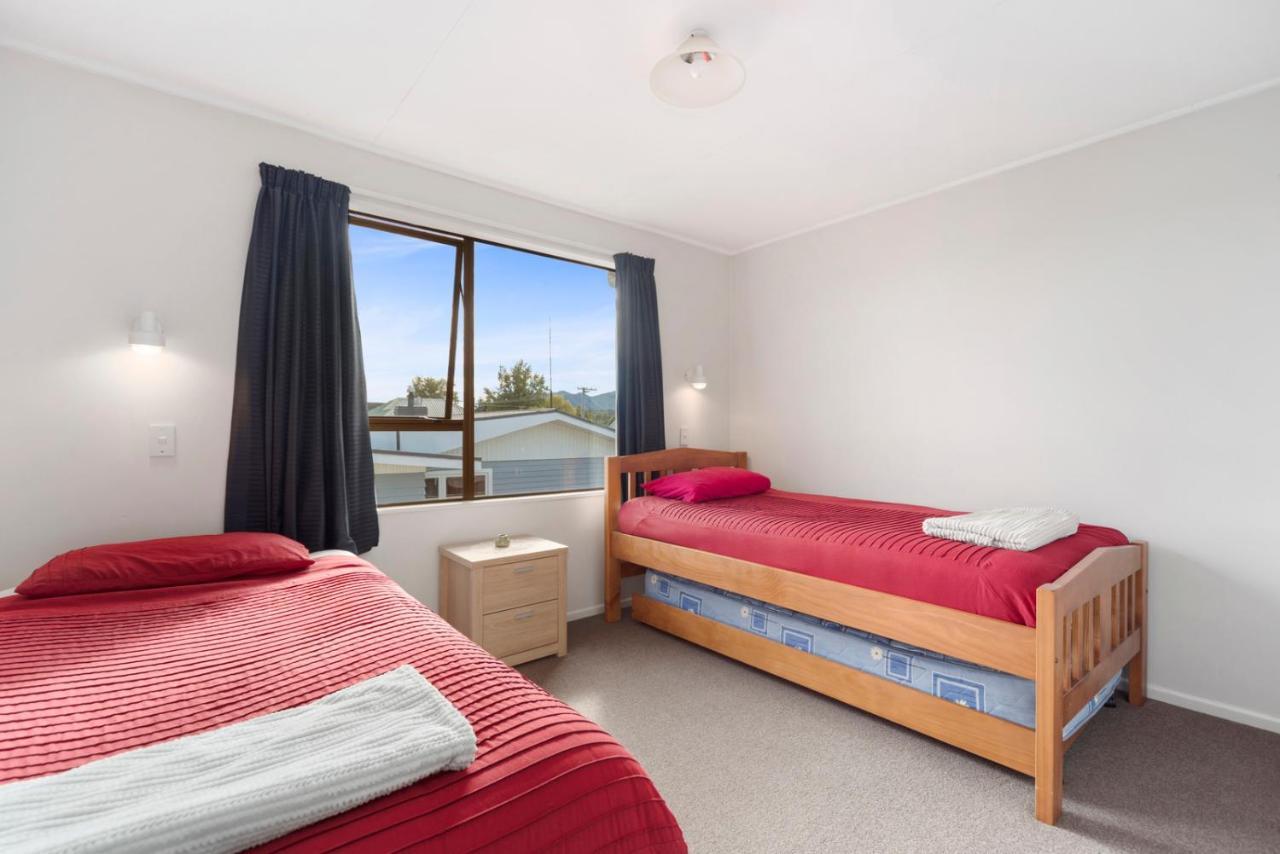 Rainbow Lake House - Lake Taupo Holiday Home Eksteriør bilde